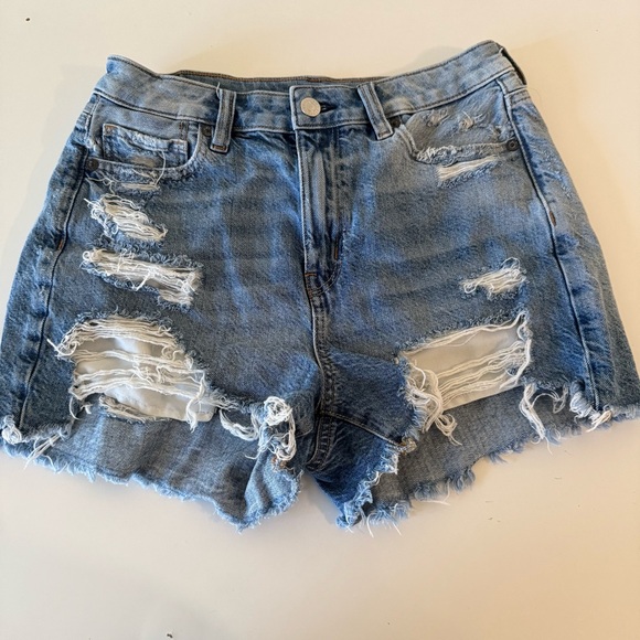 American Eagle Mom Shorts Womens Distressed Cut Off Jean  SZ 4 - Picture 1 of 7
